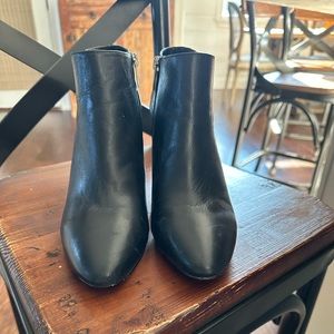 Vince Camuto black heels size 10